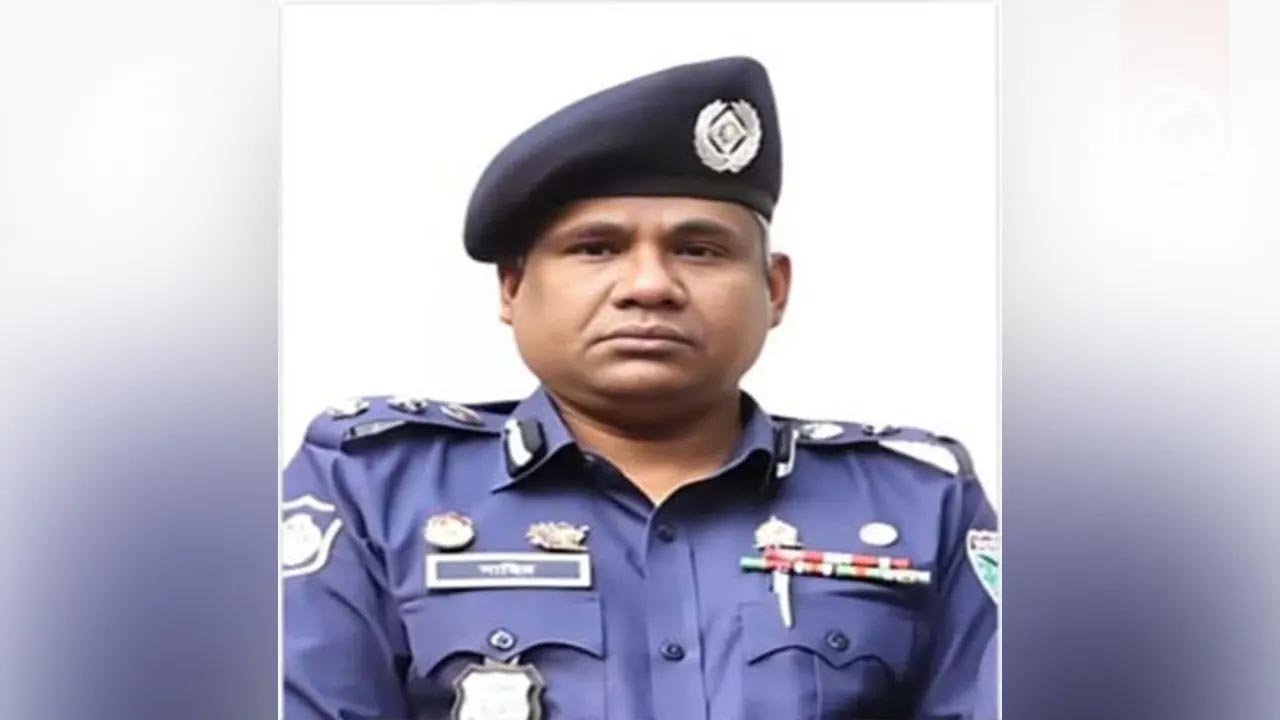 ফ্রিতে নৌকা না পেয়ে ঘাটের কর্মচারীকে পেটালেন অ্যাডিশনাল ডিআইজি